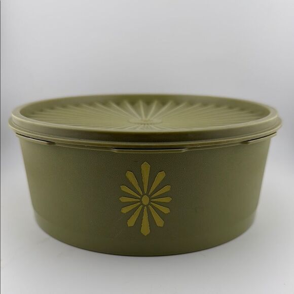 Vintage Tupperware Servelier Round Storage Container Avocado Green Starburst EUC - Picture 2 of 6